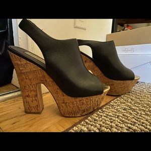 Black leather Steve Madden open toe with strap